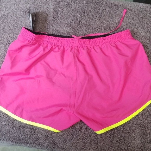 Final Nike womens drifit running shorts nwt - Picture 2 of 2
